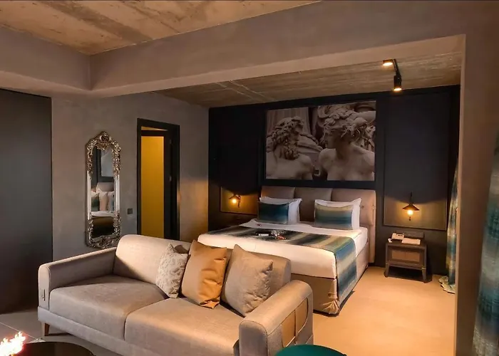 Hotell Sandora Boutiuqe 4*