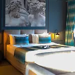 Otel Sandora Boutiuqe 4*